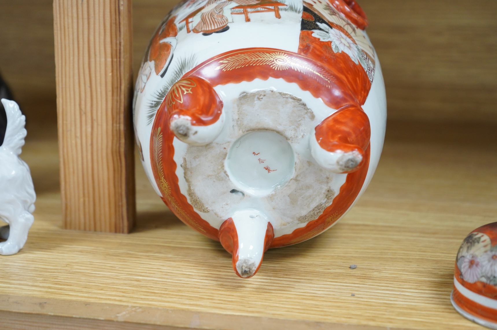 A Japanese Kutani koro and cover, signed, Meiji period (1868-1912), 28cm